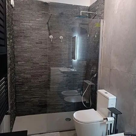 Octavia Apartment *