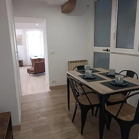 Octavia Apartment *